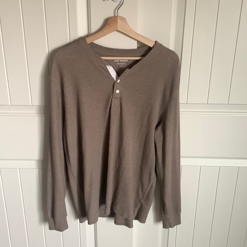 Quarter button long sleeve stretchy shirt
